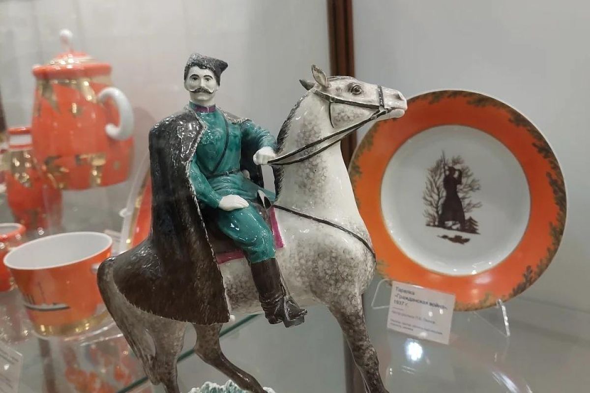 Дулевский фарфор - Павловопосадский платок.