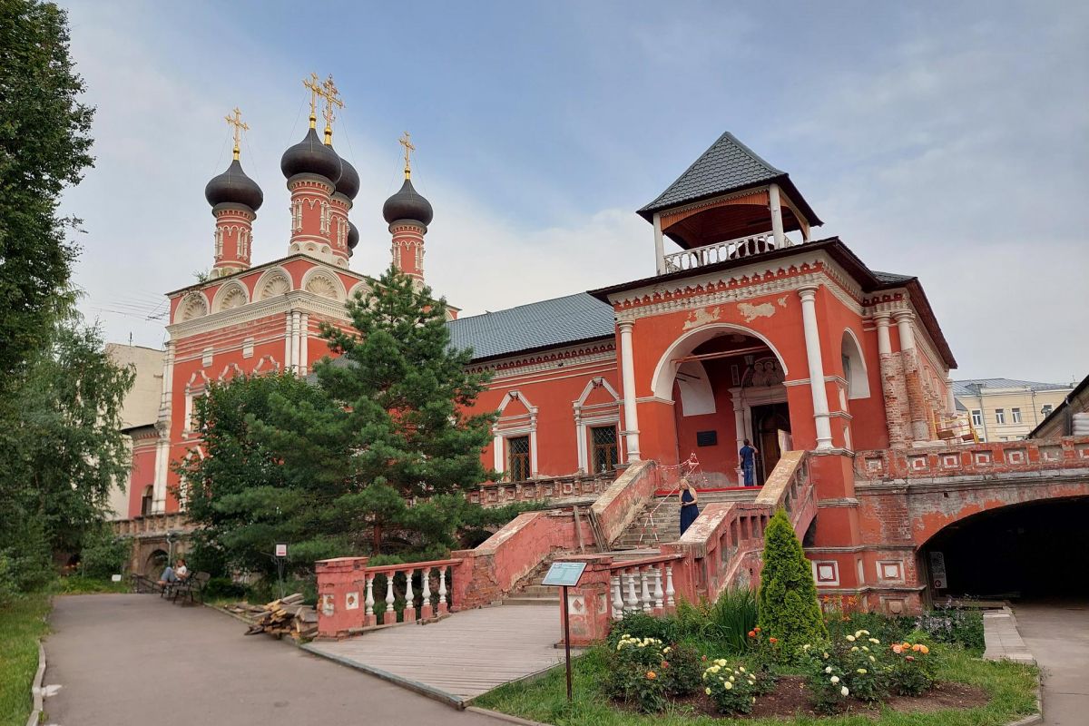 Пешеходная экскурсия Монастыри Белого города Высоко-Петровский – Рождественский- Сретенский