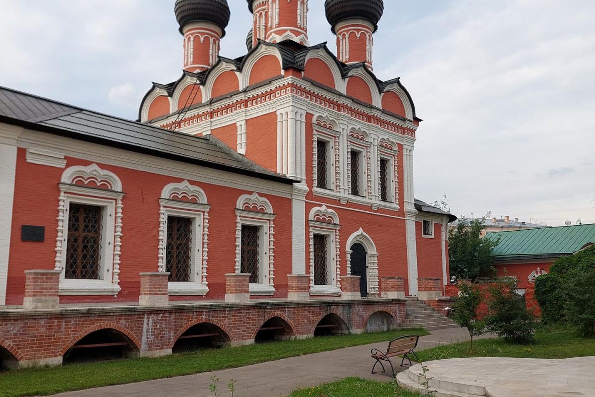 Пешеходная экскурсия Монастыри Белого города Высоко-Петровский – Рождественский- Сретенский