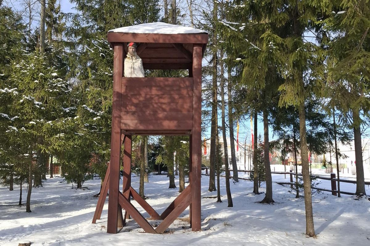 Экскурсия по музейной площадке №1 парка «Патриот» и в Партизанскую деревню Для организованных взрослых групп.