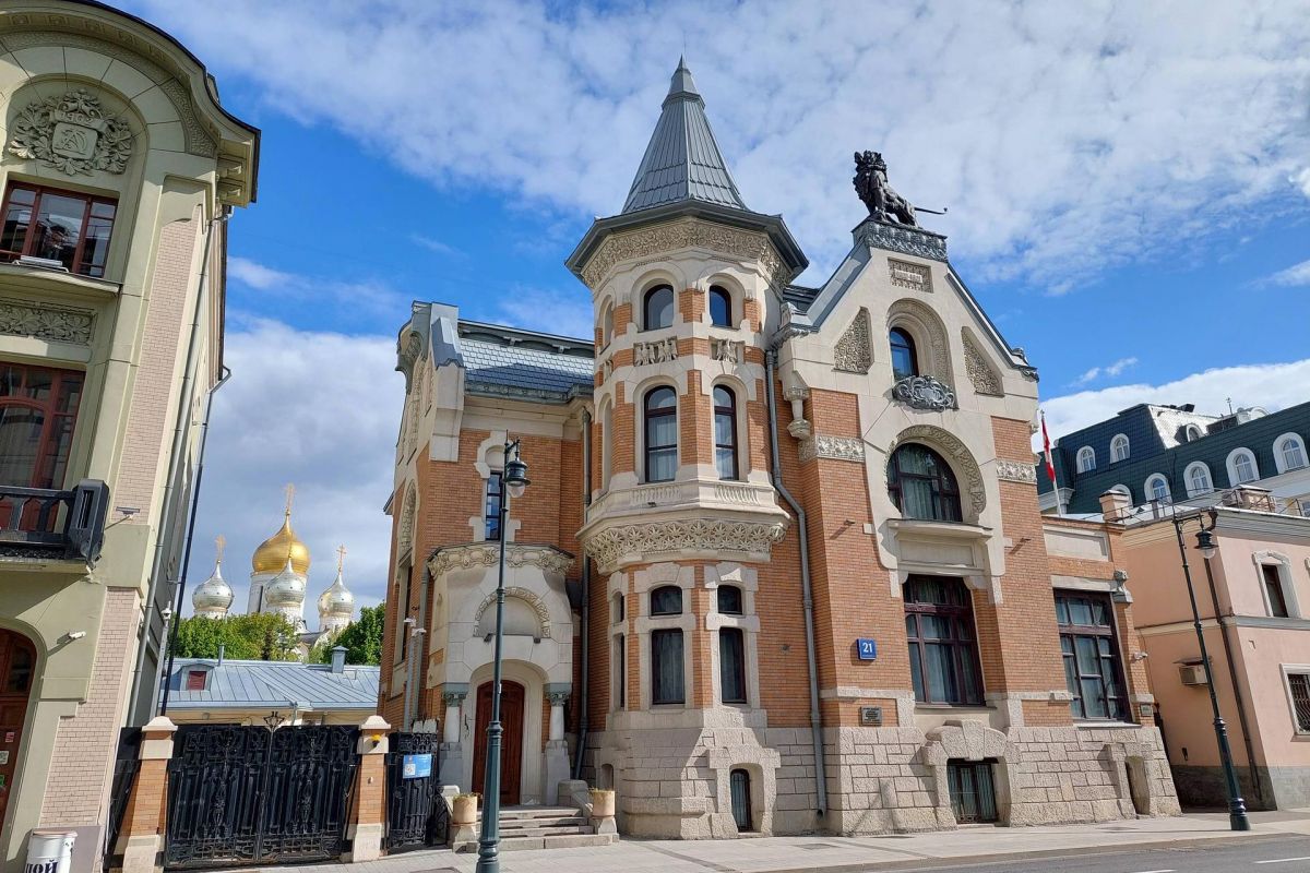 Булгаковская Москва с Нехорошей квартирой.