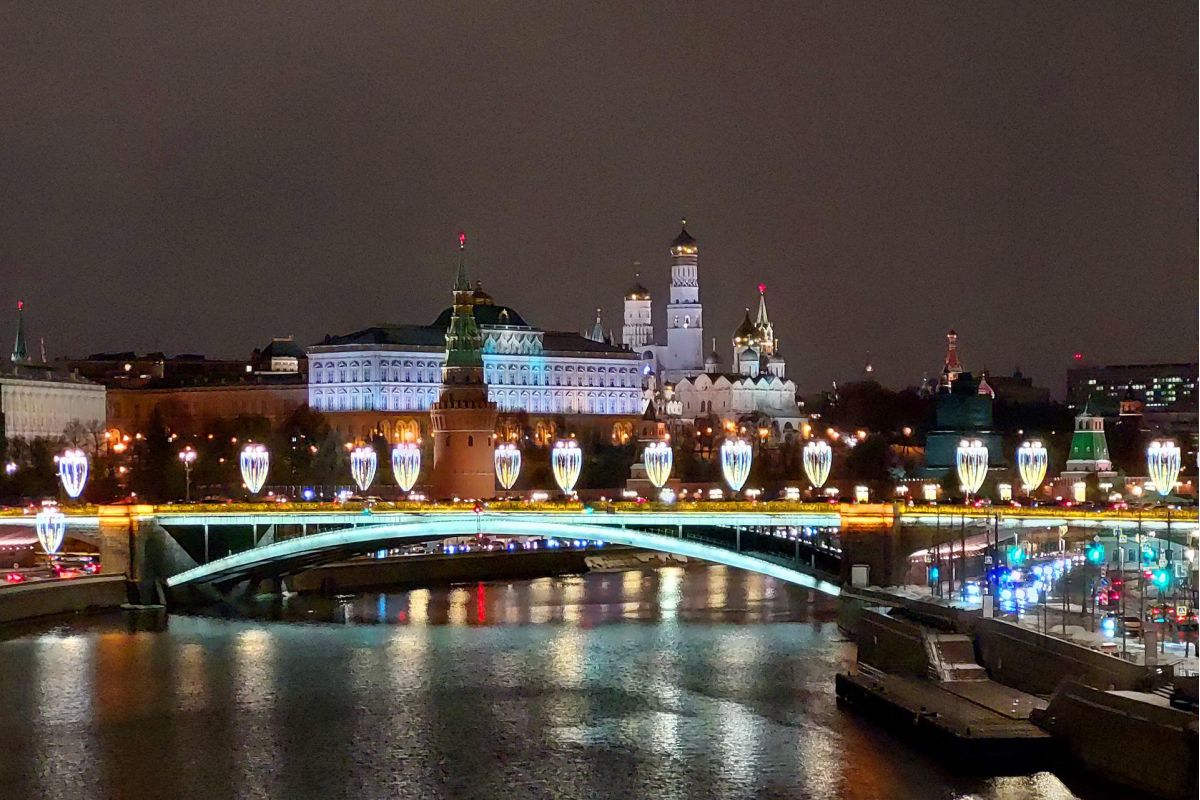 Пешеходная прогулка от Якиманки до Патриаршего моста.