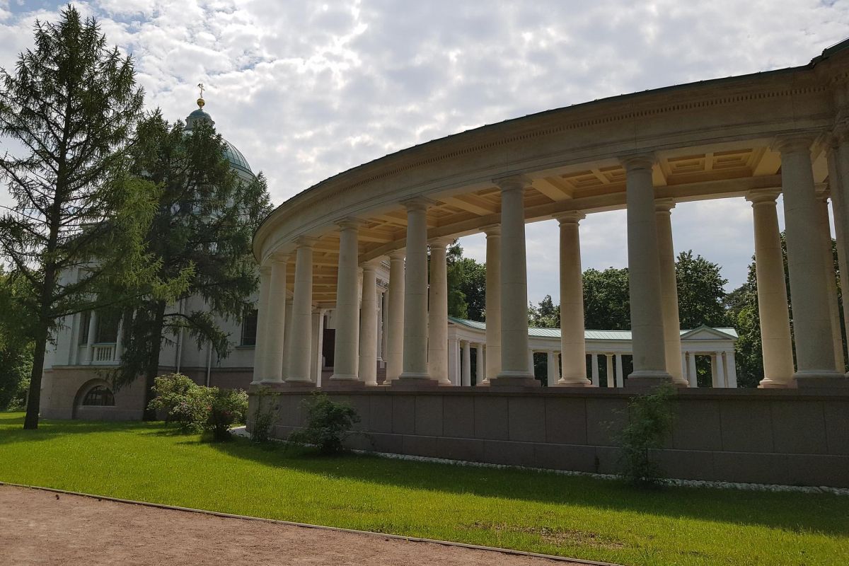 Музей техники Вадима Задорожного и  «Подмосковный Версаль» - усадьба Архангельское