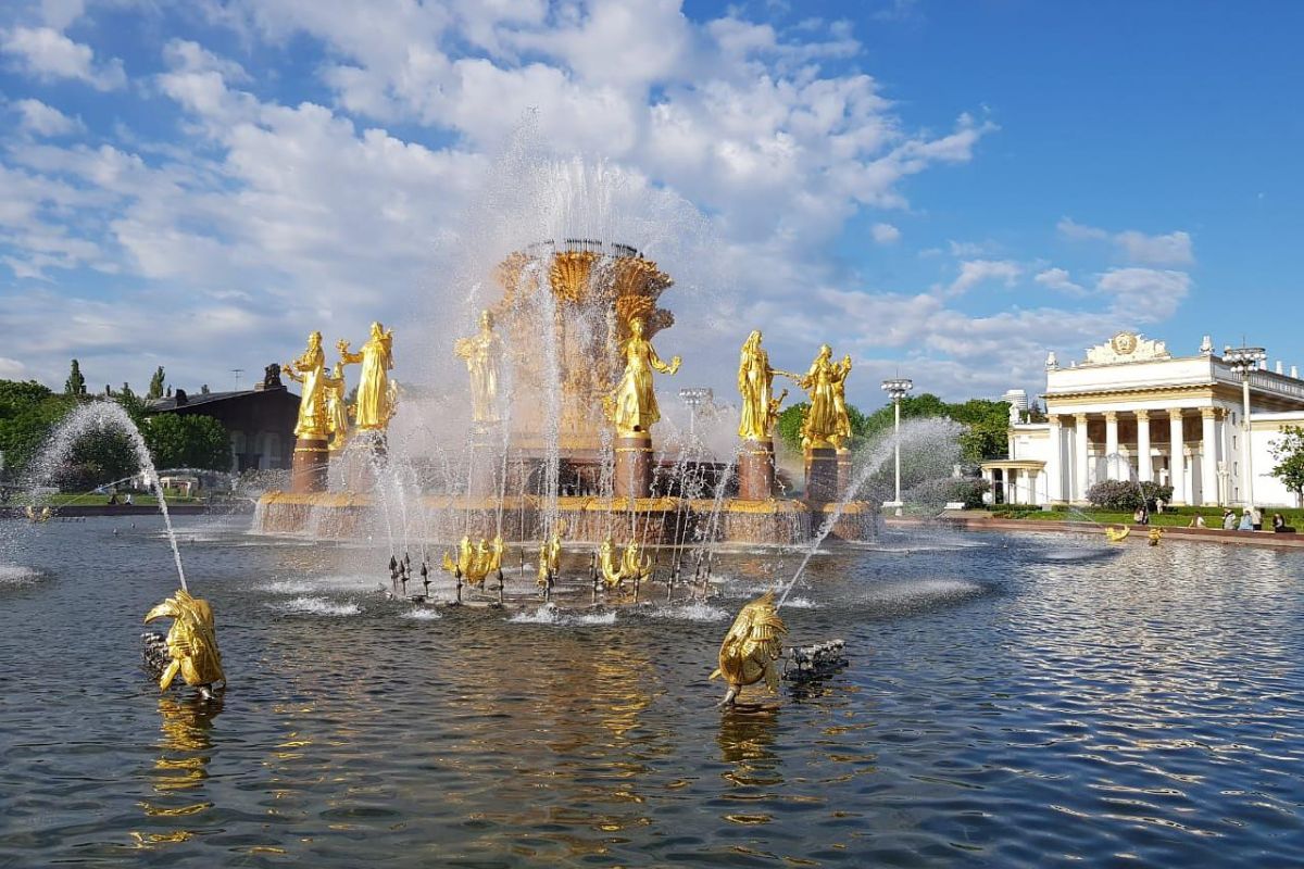 Один день в Москве с посещением ВДНХ (музей Гараж Особого Назначения)
