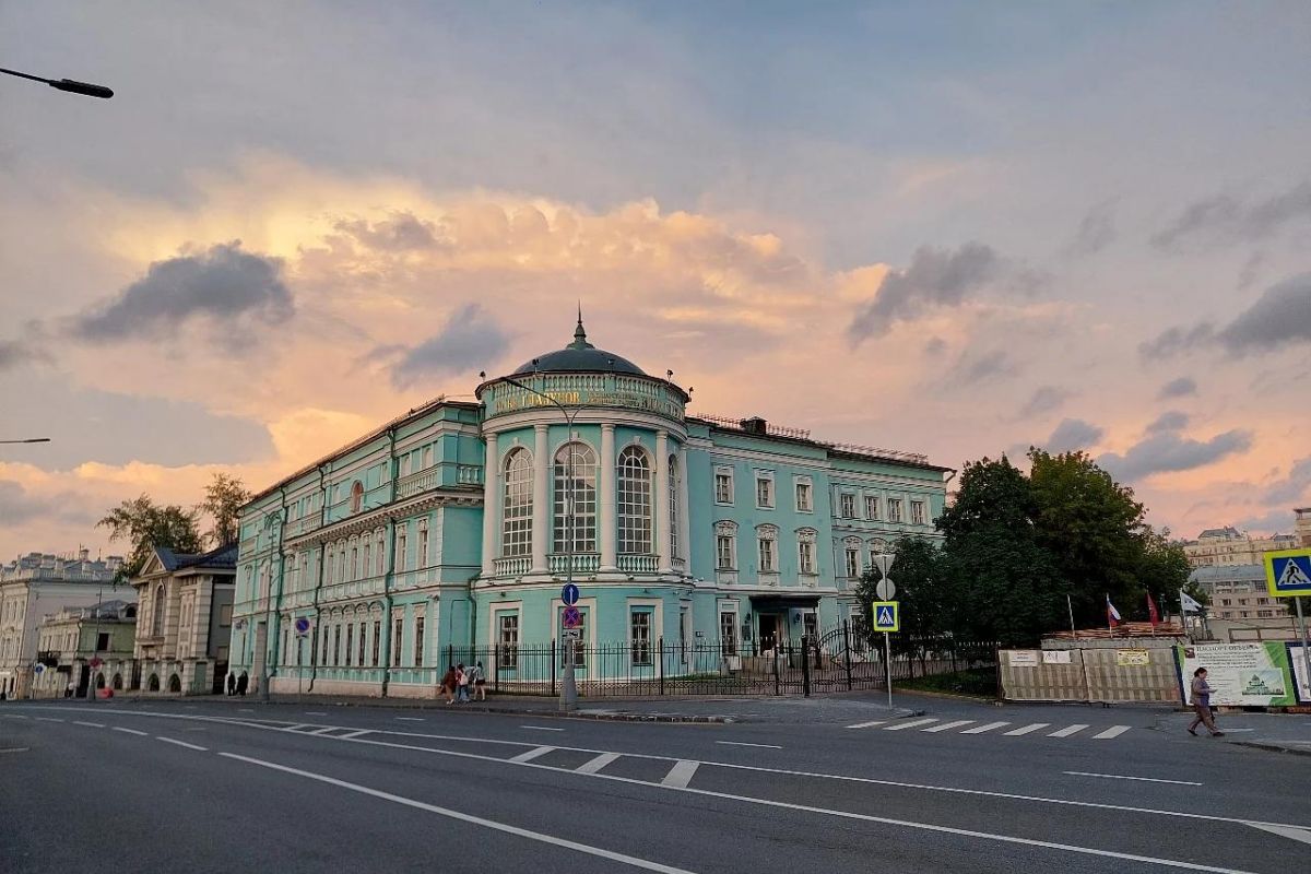 Экскурсионная программа в Галерею Ильи Глазунова. Для младших школьников.