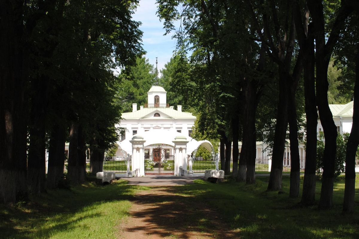 Усадьба Середниково. Группы