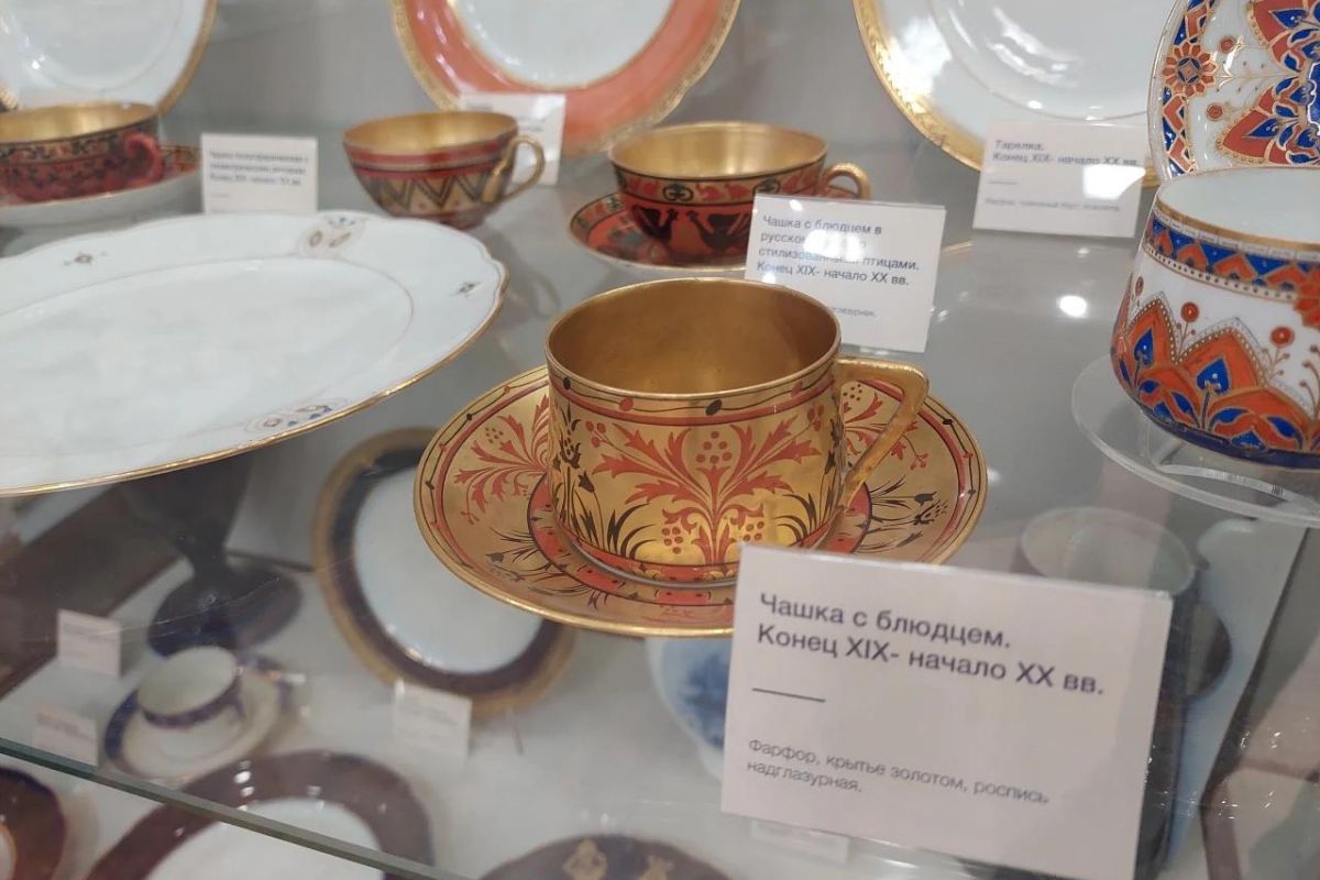 Дулевский фарфор - Павловопосадский платок.