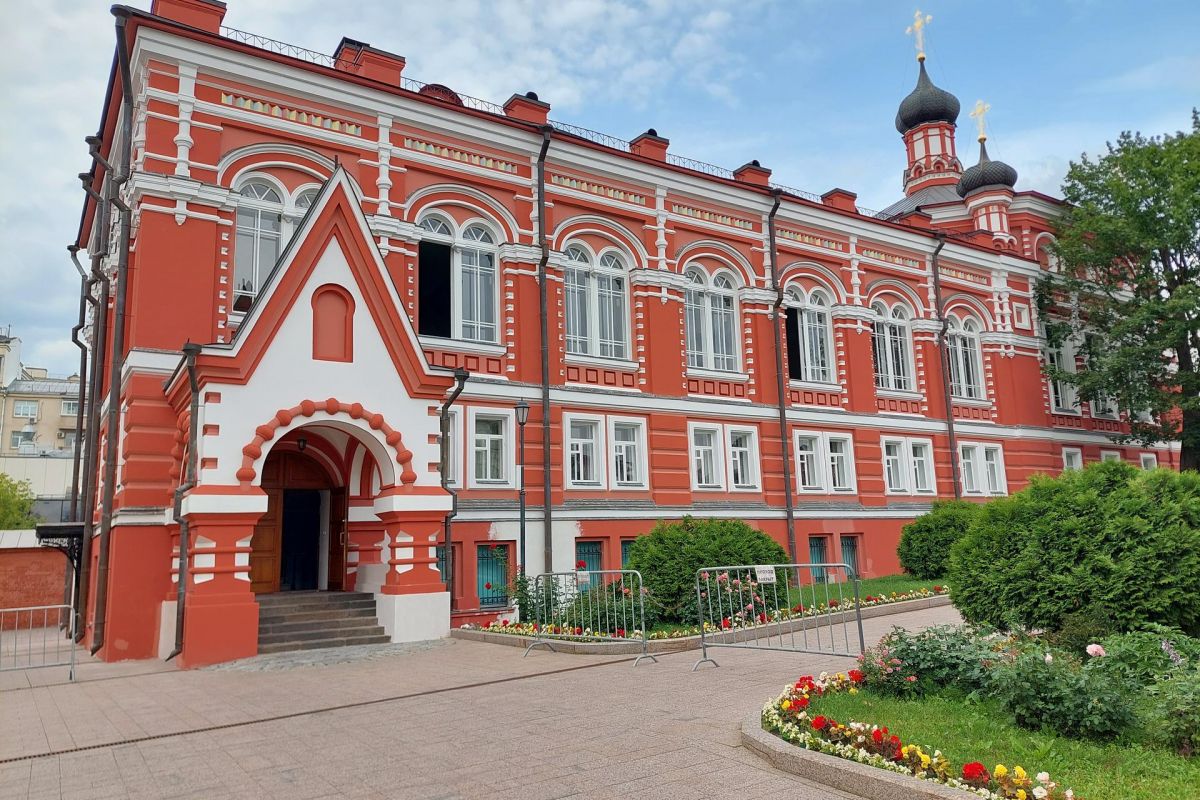 Пешеходная экскурсия Монастыри Белого города Высоко-Петровский – Рождественский- Сретенский